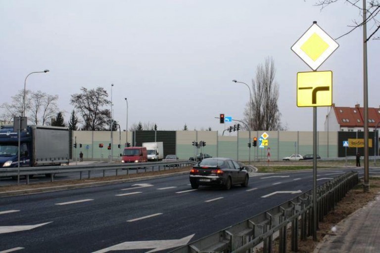 Głupieją. Dwie drogi z pierwszeństwem?