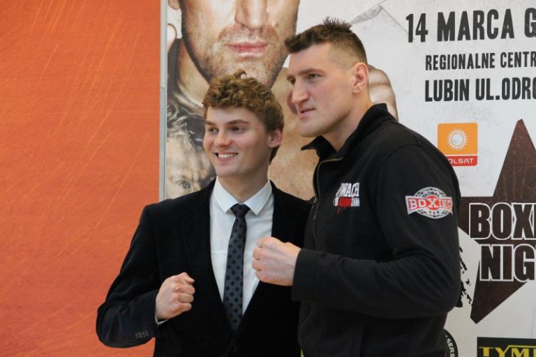 Trening bokserów w galerii