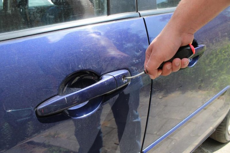 Chcieli ukraść pięć aut