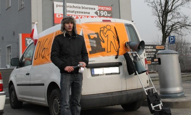 Buntownicy oberwali od drogówki i tirowców