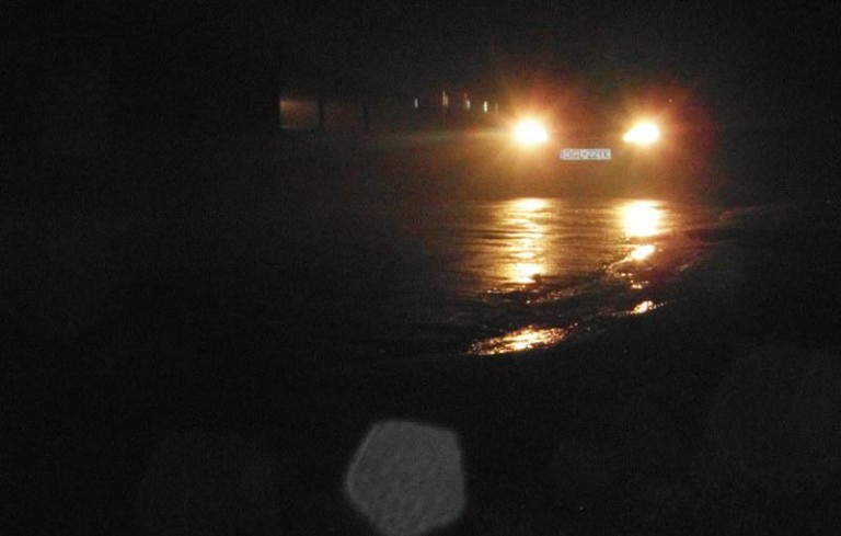 Ślisko na drogach, zgrzytają blachy