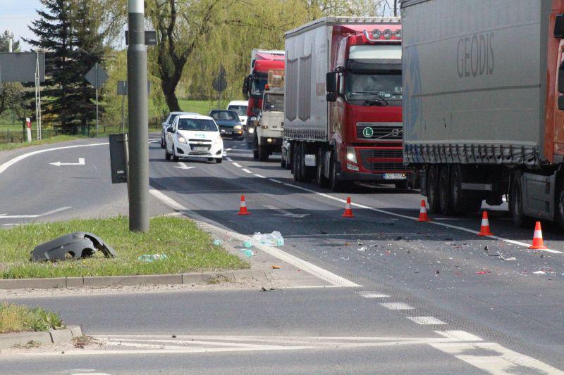 Ciężarówka wjechała w auto osobowe