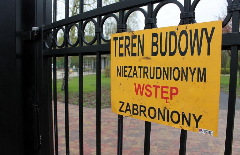 Pozostanie zamknięty