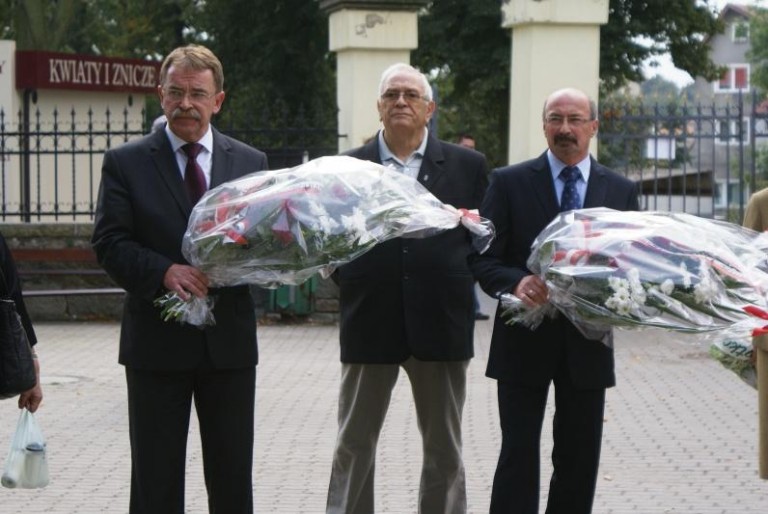 Kwiaty w rocznicę (FOTO)