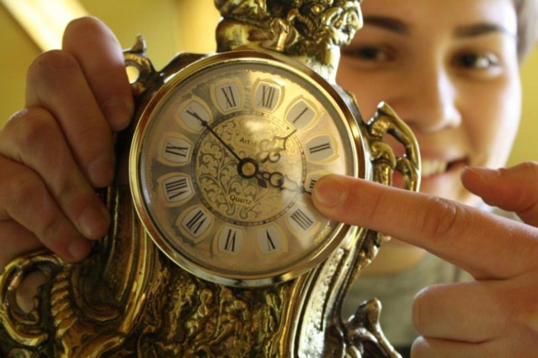 Przestawiamy zegarki i śpimy krócej