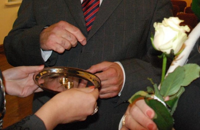 Więcej ślubów niż rozwodów