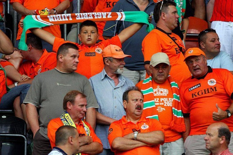 Fanatycy proszą o wsparcie