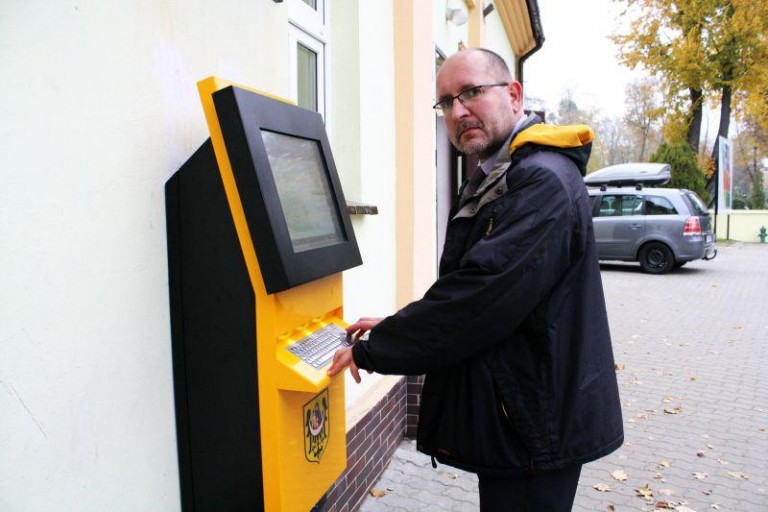 Internetowe kioski na cmentarzach