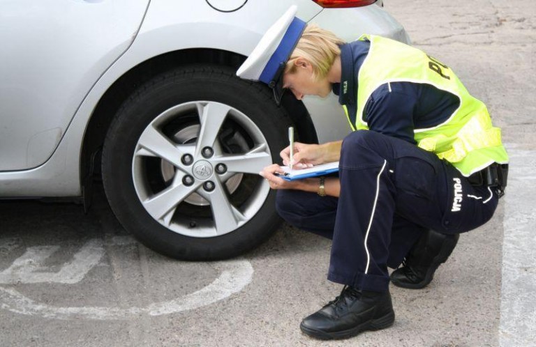 Dziecko wbiegło pod koła