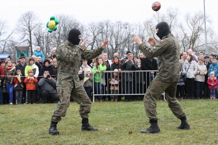 Wojsko, czołgi i grochówka