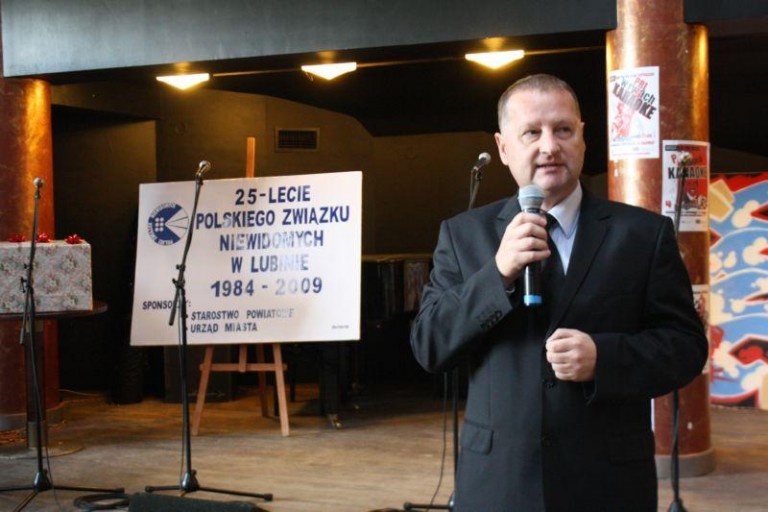 Brakuje żółtych pasów i mówiących świateł