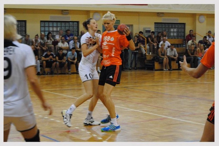 Piłkarki na dużym ekranie