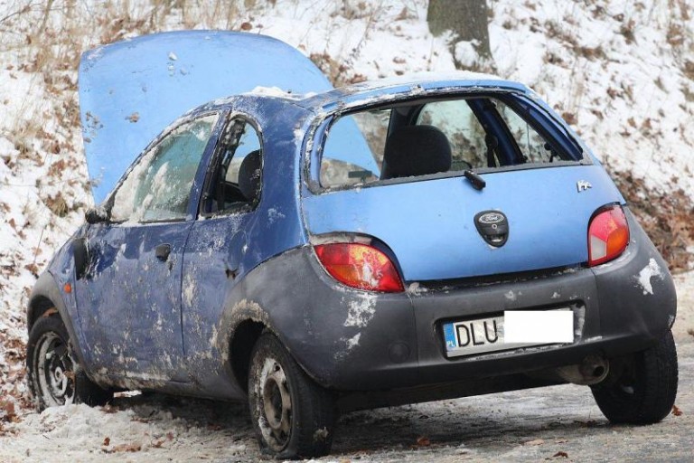 Przewrócił się na dach, pomogli kierowcy