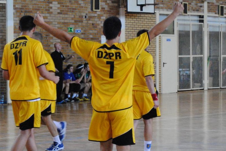 DZPR liderem grupy A