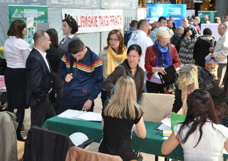 Znajdą pracę w galerii