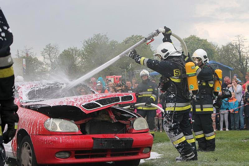Ognisty festyn na błoniach