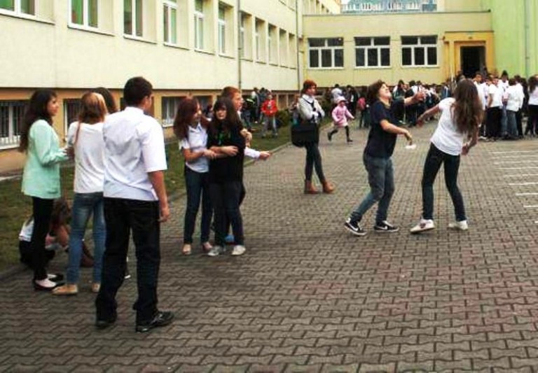 Zboczeniec tym razem pod szkołą