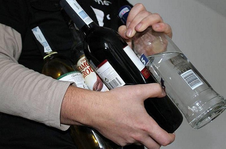 Złodziej – amator używek