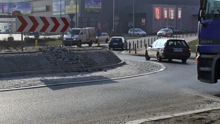 Dziura w rondzie. Znowu