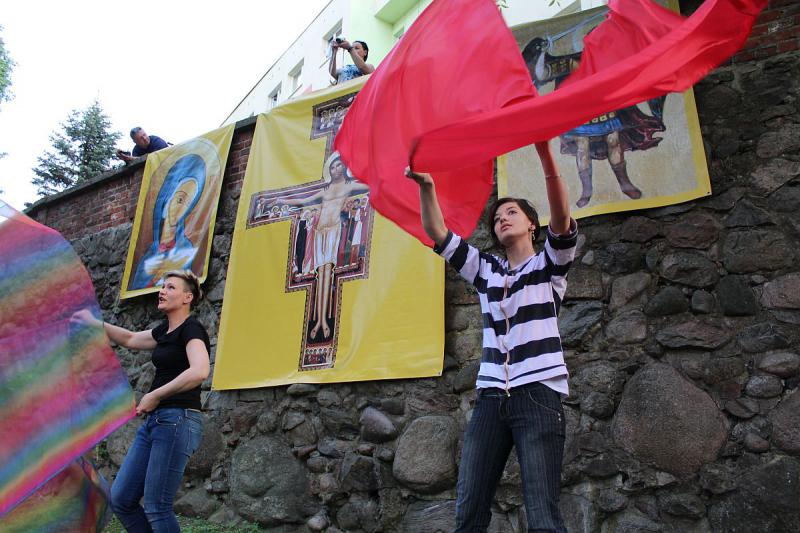 Uwielbienie na murach Lubina