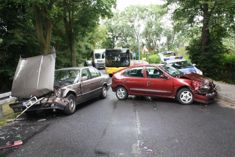 Kobieta w szpitalu. Zderzyły się auta (FOTO)