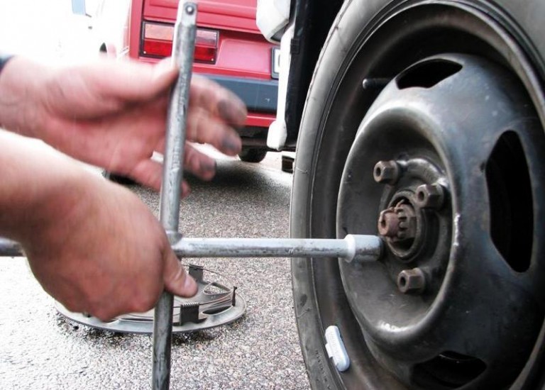 Ukradł pieniądze, a samochód sprzedał