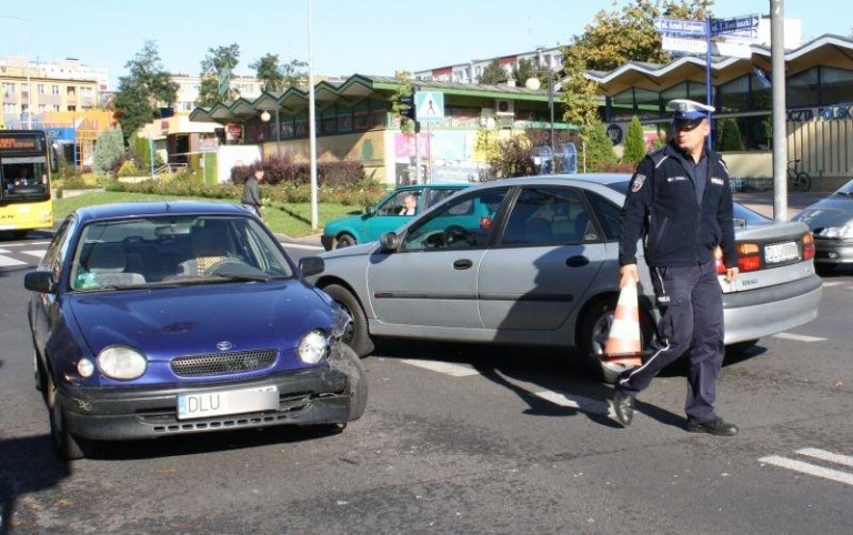 Kolizja w centrum, kobieta w szpitalu
