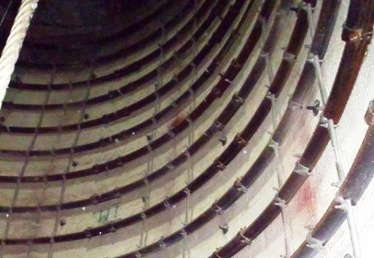 PeBeKa rzeźbi w słonej bryle