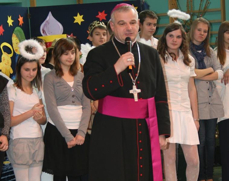 Do biskupa w obcych językach