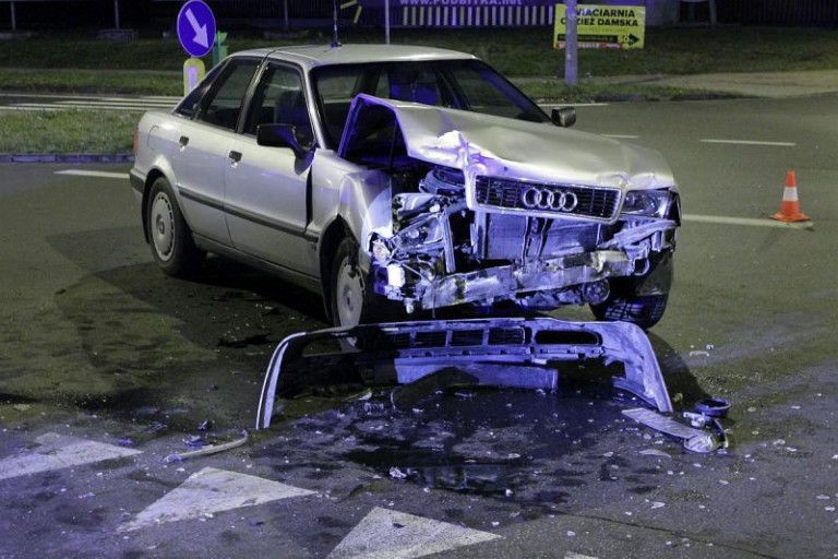 Na skrzyżowaniu zderzyły się dwa auta