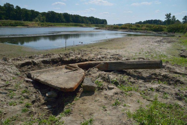 Zabytkowy ster na dnie Odry