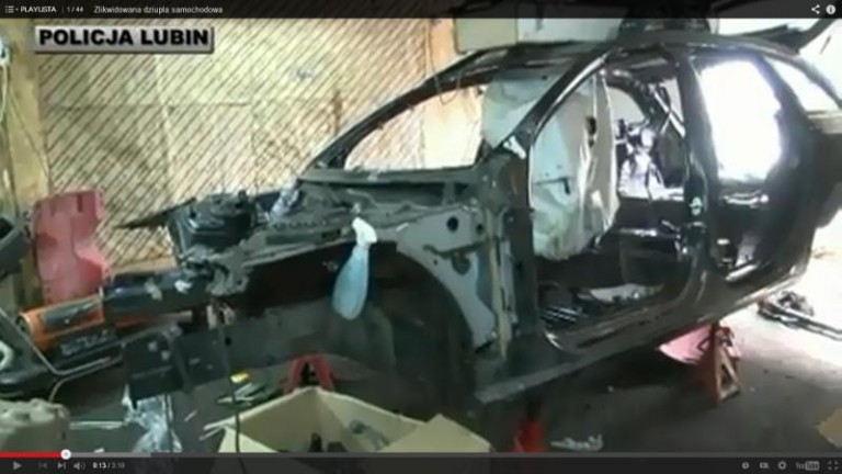 Rozbili dziuplę z kradzionymi autami