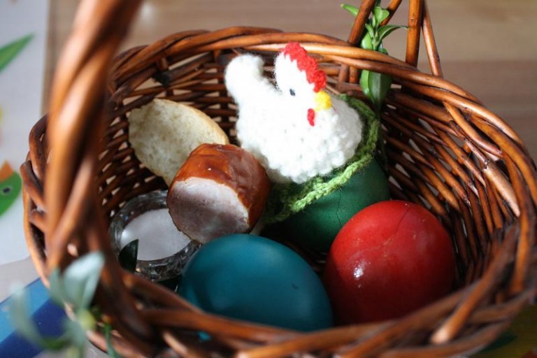 Z koszykiem do kościoła