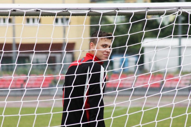 Turniej piłkarski w deszczu