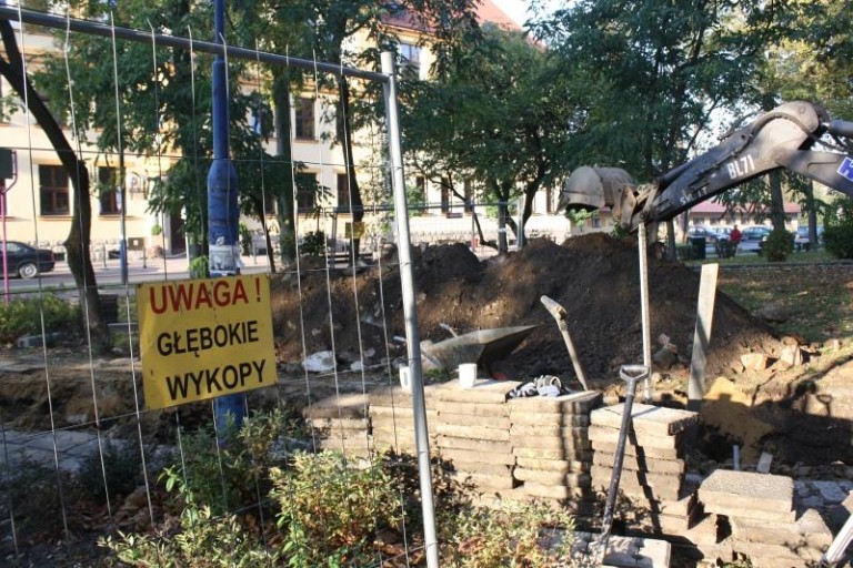 Stawiają ostatnią WC-budkę