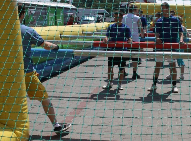 Lubińscy radni w roli piłkarzyków