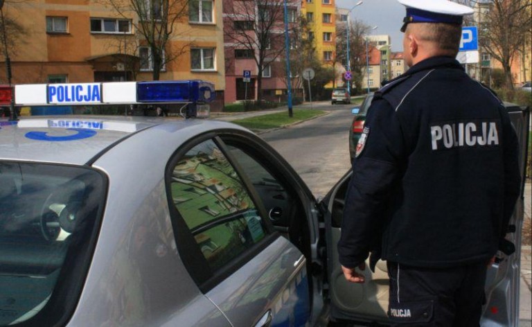 Korek na drodze. Stłuczka trzech aut