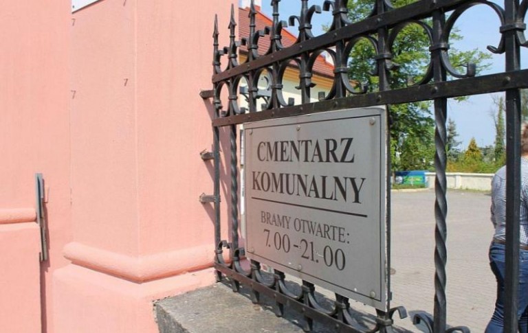 Rozbudują cmentarne kaplice