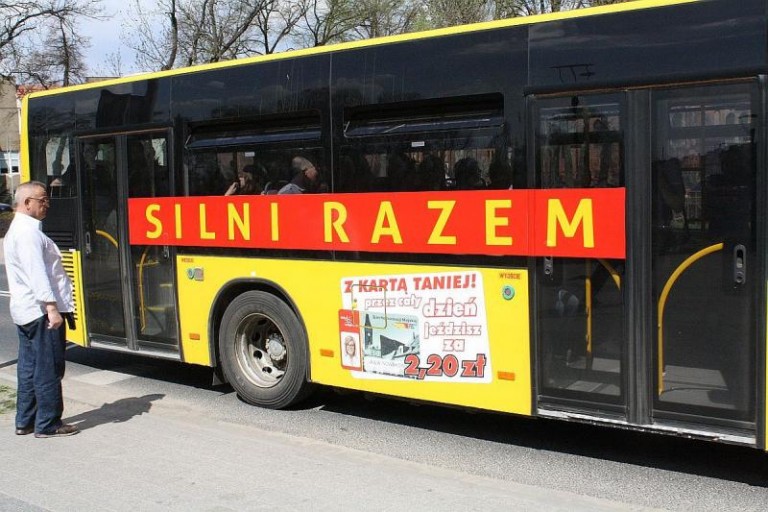 Silni razem na autobusach