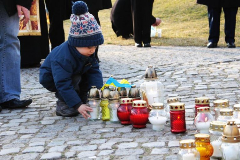 Zapalili świeczkę Ukrainie (VIDEO)
