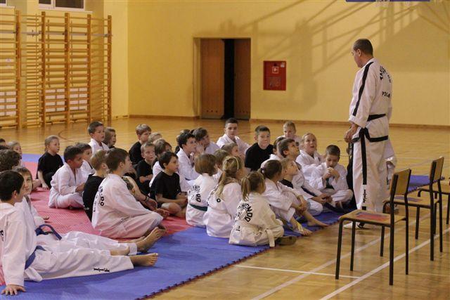 70 wojowników taekwon-do w I LO