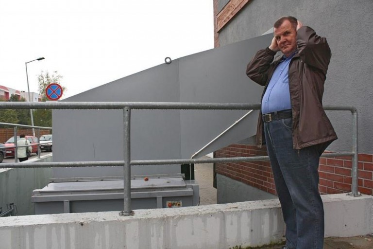 Wciąż uprzykrza im życie