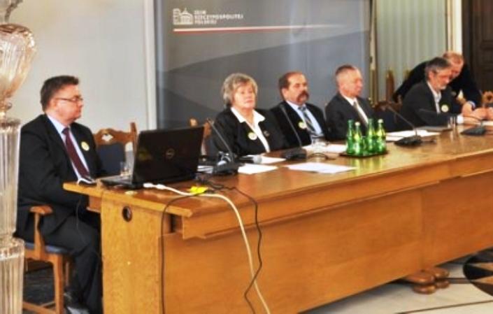 Minus 14 dla odkrywki