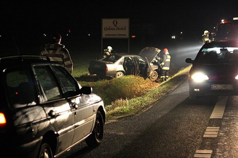 Opel nietrzeźwego kierowcy w rowie (FOTO)