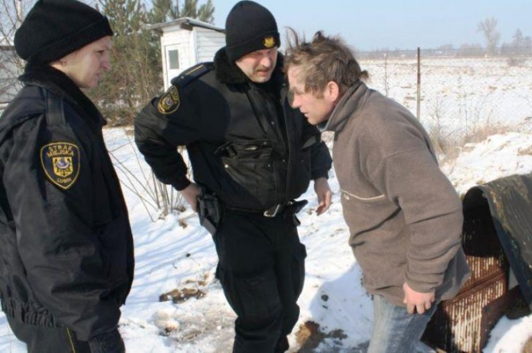 Byli w altanach, piwnicach i śmietnikach