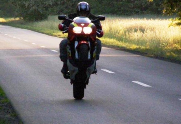 Motocykliści postrachem dróg