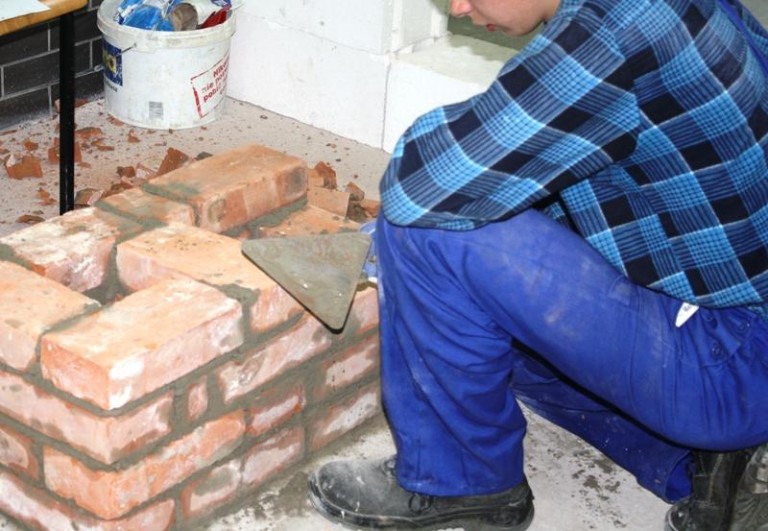 Przenoszą techników i technologów