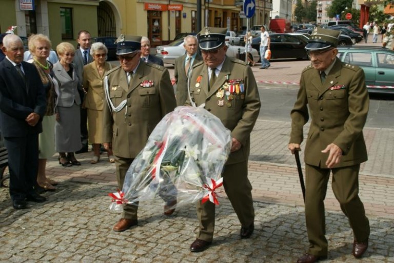 Kombatanci złożyli hołd ofiarom wojny (FOTO)