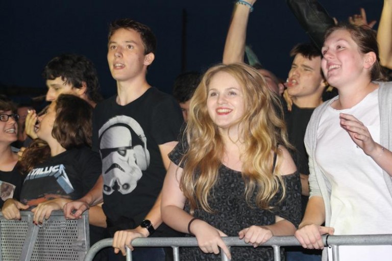 Gorąca scena pod halą