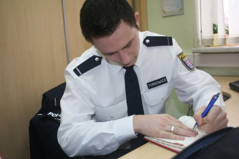 Niemiec podgląda lubińskich policjantów
